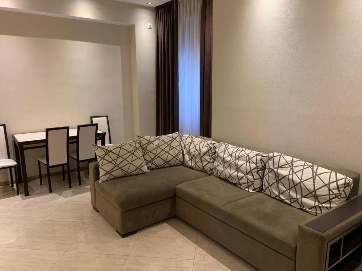 Apartment Three Bedroom In Saburtalo Tbilisi Exterior photo
